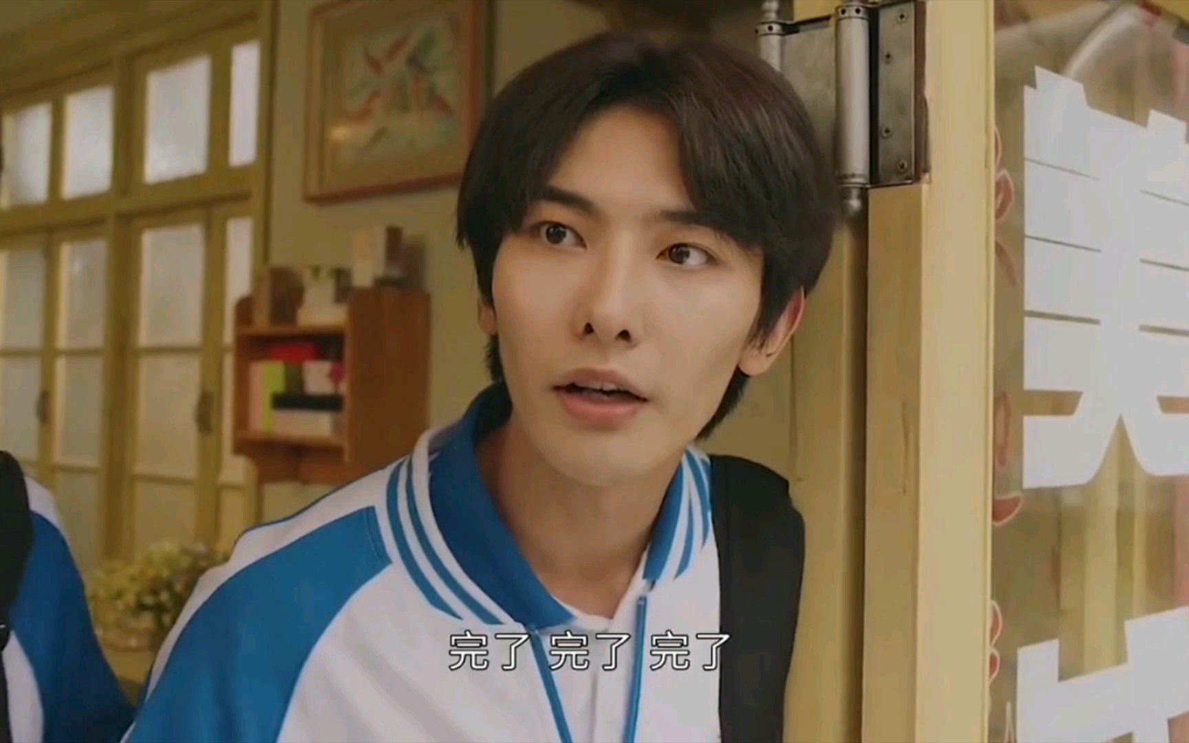 吊儿郎当的学渣男主却很有担当,为了维护女主主动承认自己考试作弊!