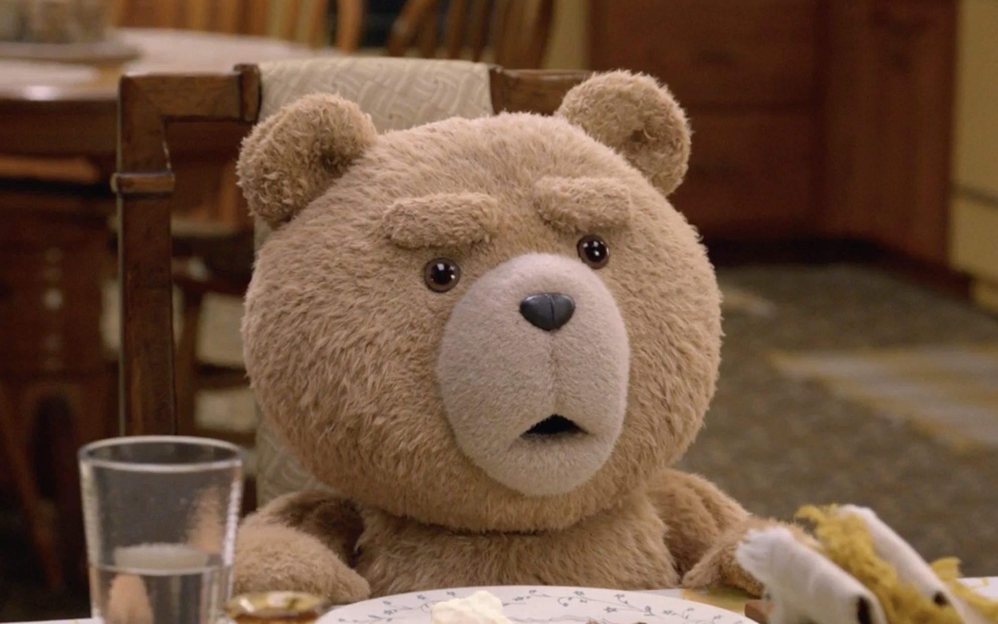 剧版《泰迪熊》,《假想友》预告,两只熊,一个很黄,一个很暴力