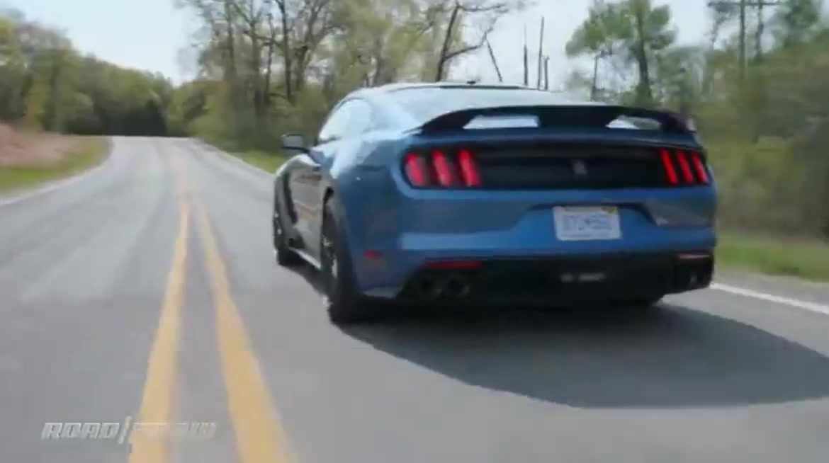 福特野马GT350火爆路上表现!Ford Mustang Shelby 2019GT350 is a fiercer road course runner哔哩哔哩bilibili