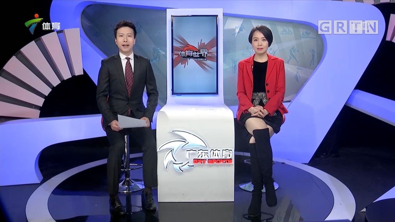 郑怡肉丝配长靴冬日套装出镜,熟女的气息抵挡不住,主持《体育世界》
