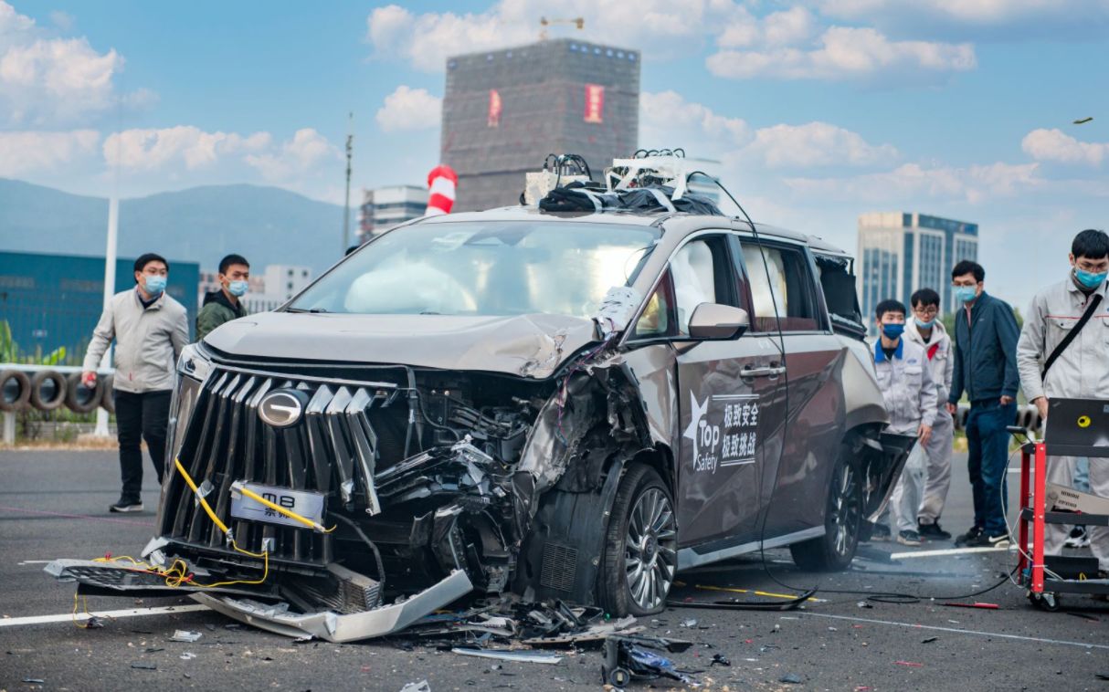 传祺m8宗师成功挑战全网首次mpv货车"前后夹击"碰撞