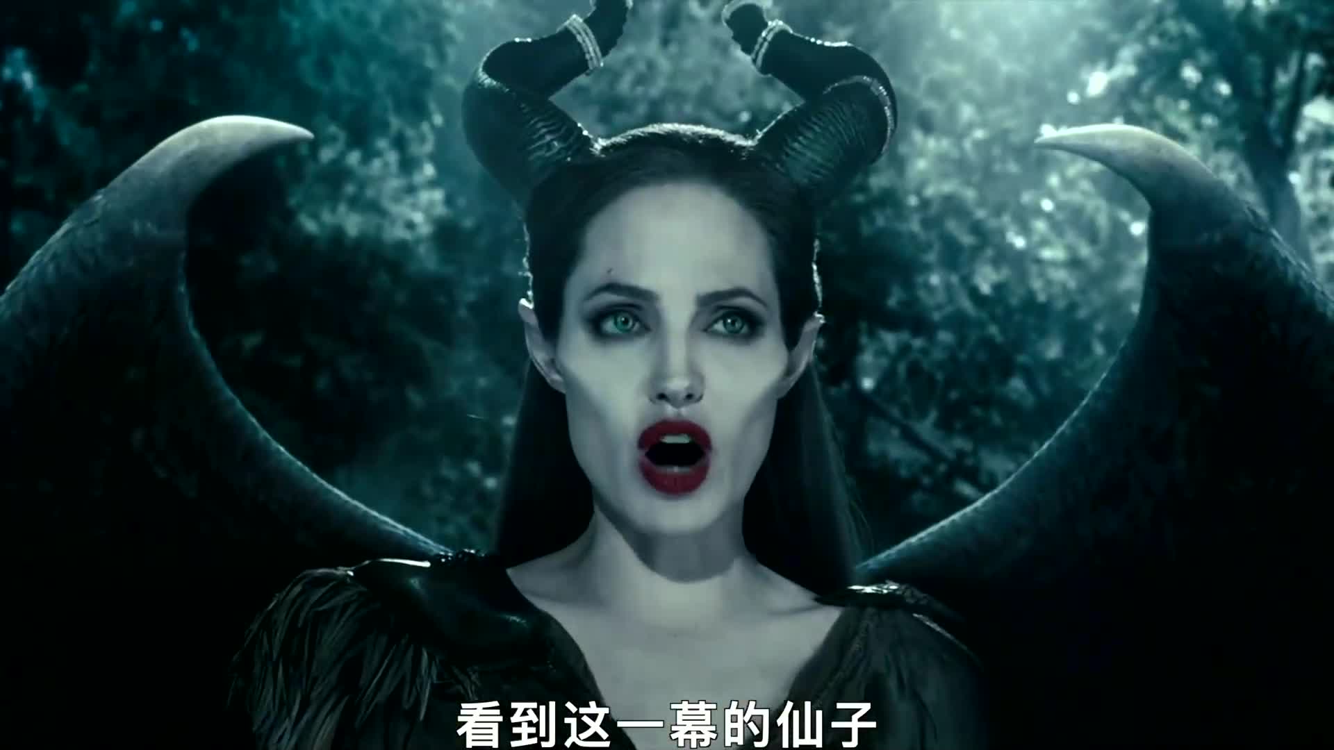 安吉丽娜朱莉化身怨种教母,睡美人故事新编