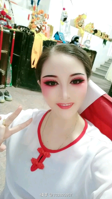 化戏曲妆后比空姐漂亮和空姐的笑容一样甜