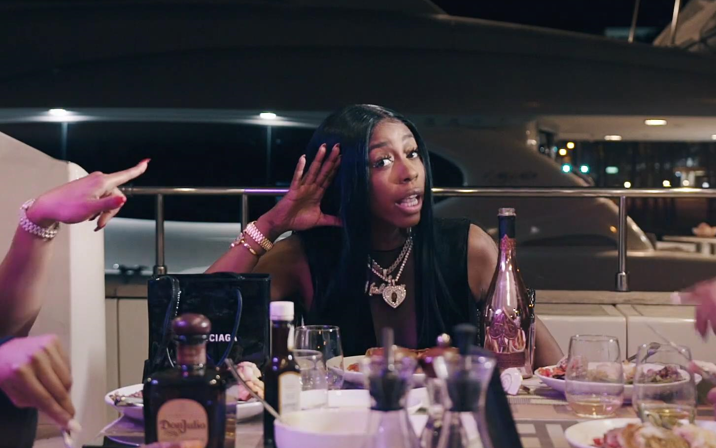 【欧美嘻哈新歌速递】kash doll - rich hoochie(官方mv)