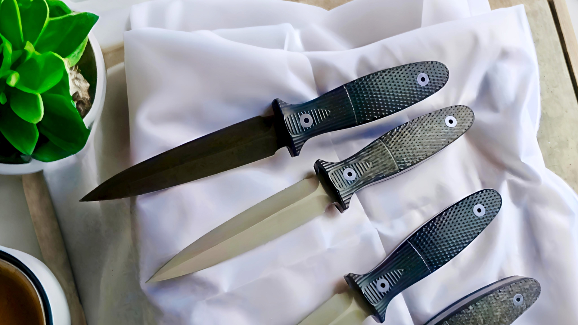 长狼说刀,整整一年的期盼,数控凹磨cpk小双刃格斗刀完工上手