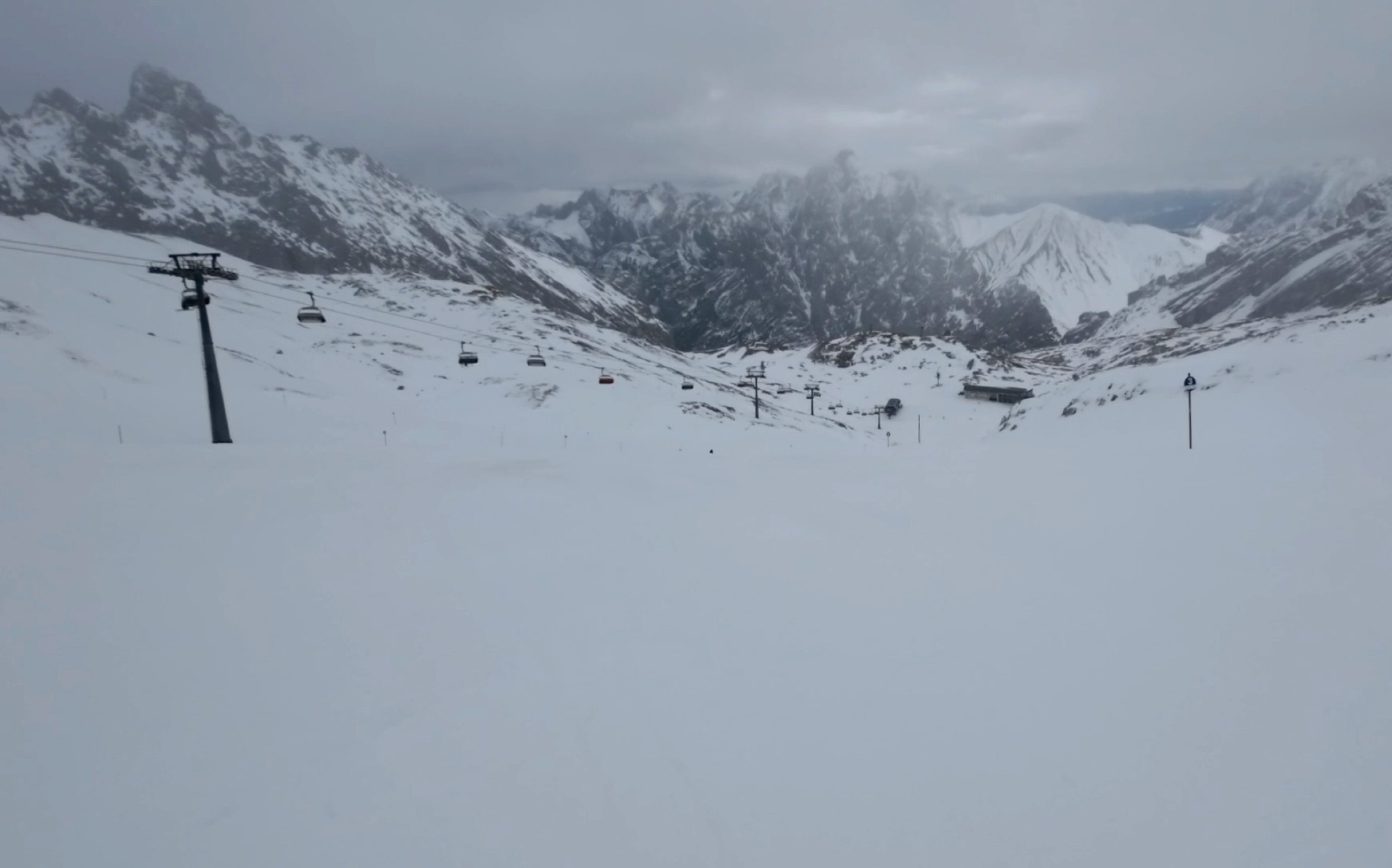 白茫茫的雪景图片