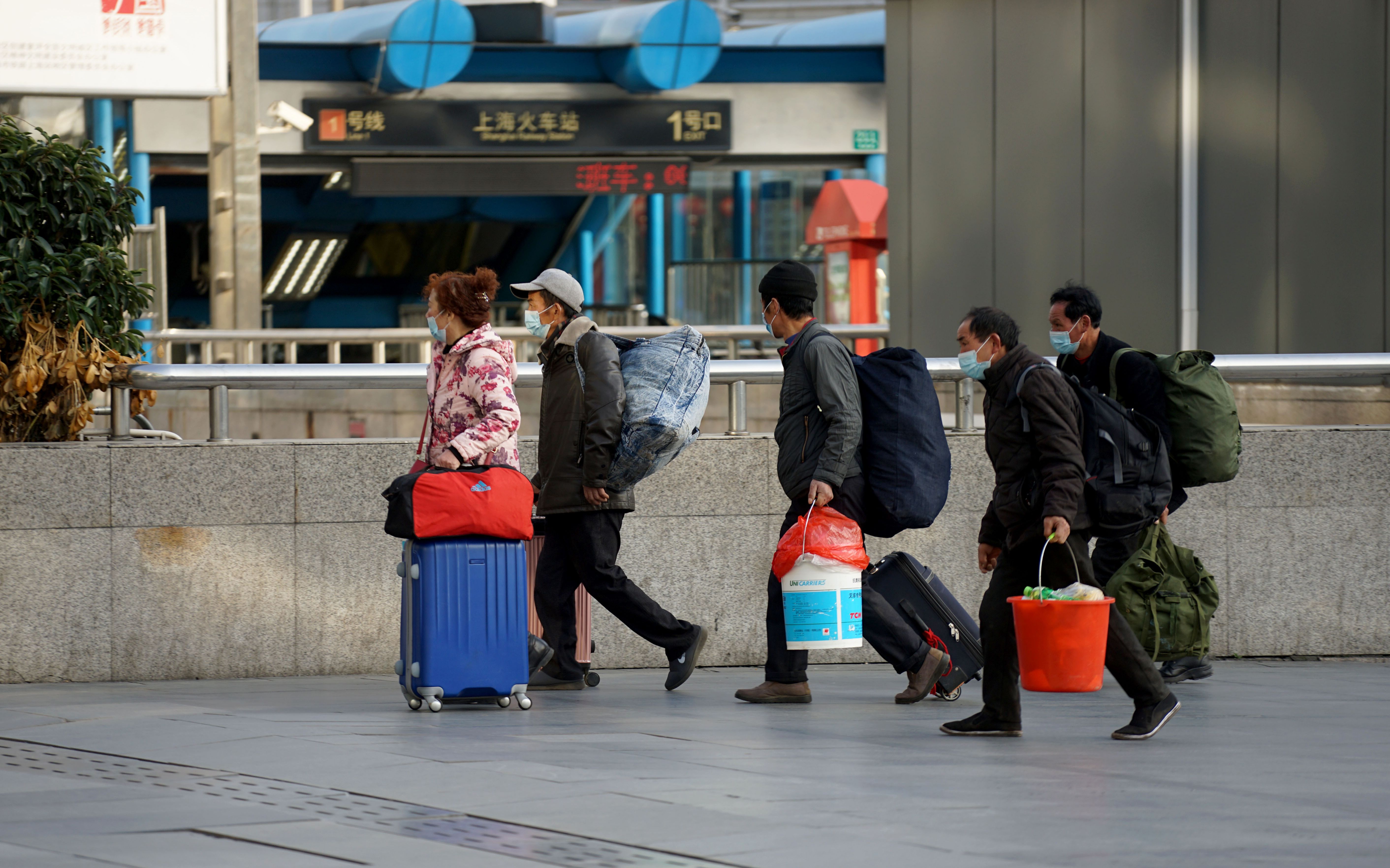 2021年上海春运首个周末,火车站人流较往年显著减少_哔哩哔哩_bili