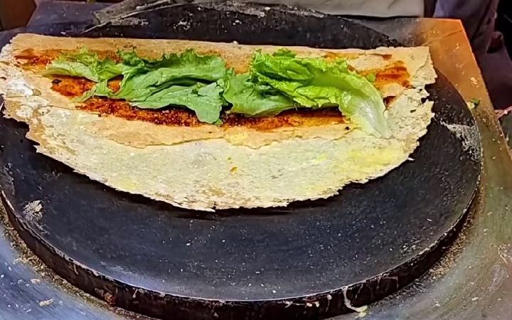 【路边摊】山东杂粮煎饼5元一份