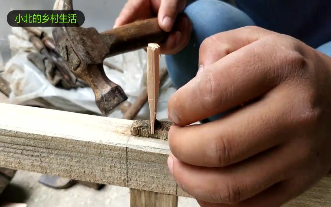 90后小伙展示中国传统木工技艺,无钉全榫卯结构,这技术怎么样