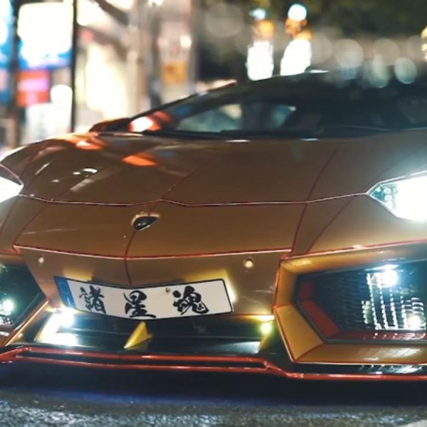 金色传说——氪了金的兰博基尼Aventador Roadster，暴走族！_哔哩哔哩_ 