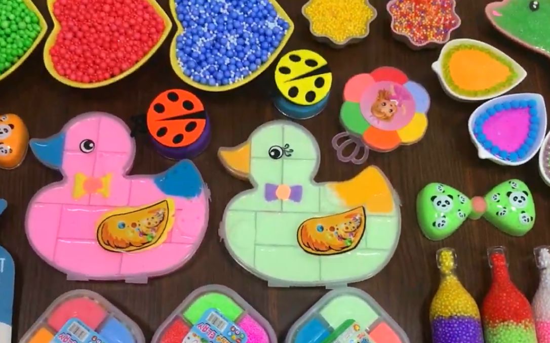 用24款无硼砂材料混合做泥,捏起来超解压!最后会是什么颜色?