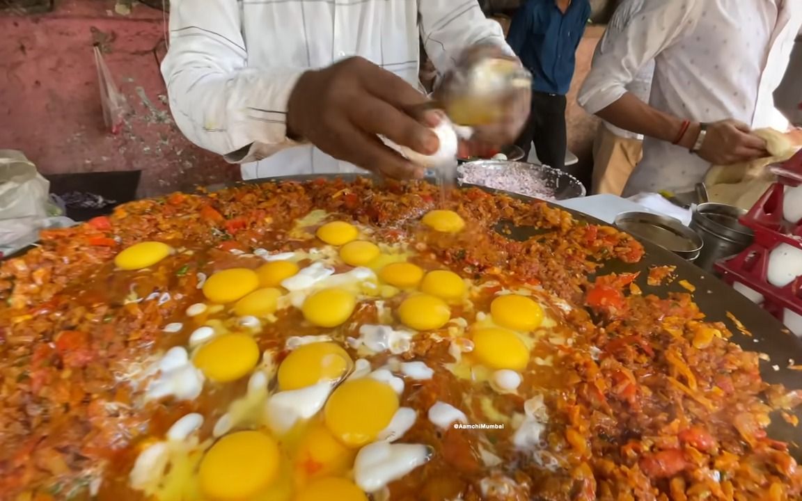 印度街边摊疯狂打蛋,最后做成了糊糊.