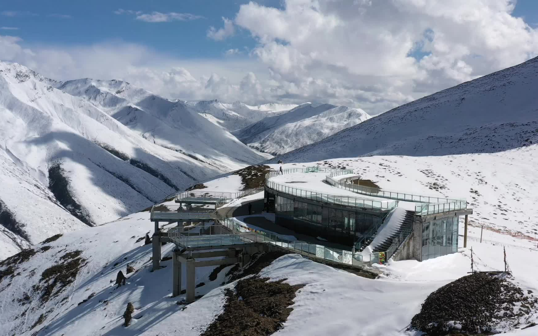 木雅圣地滑雪场图片