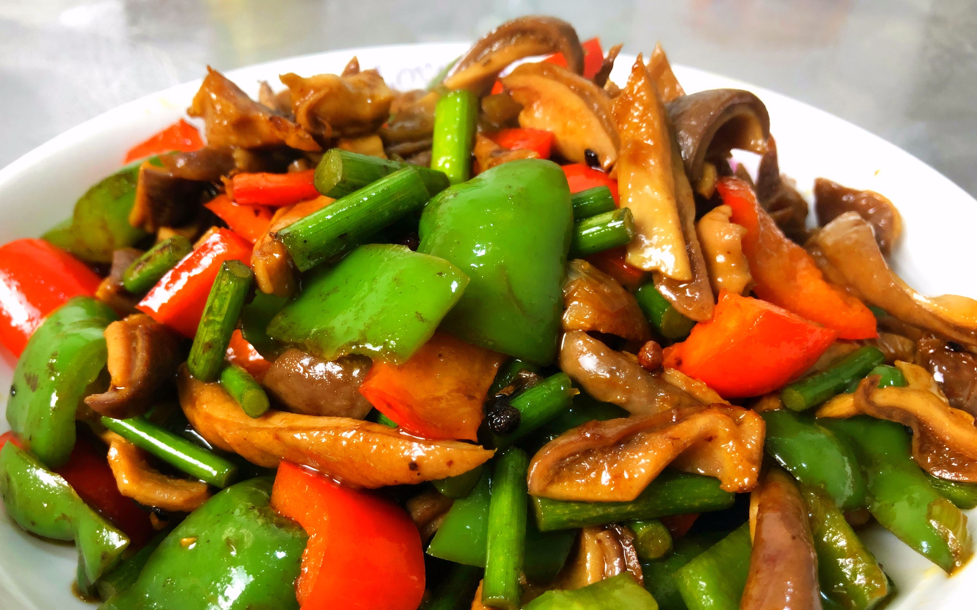 爆炒猪肚,家乡特色菜,农村酒席上的一道美味,就是这个味_哔哩哔哩 (゜