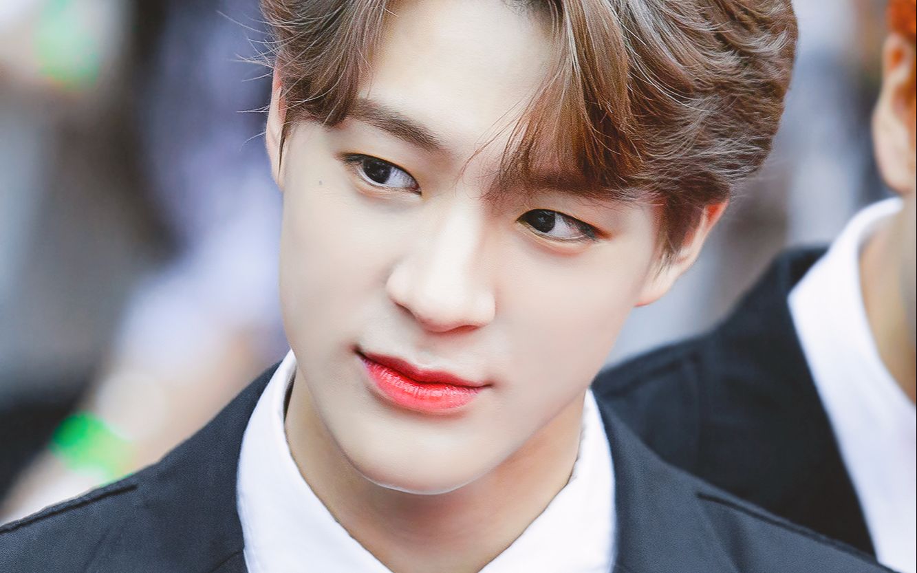 撑场面担当李帝努(红毯 西装)_哔哩哔哩 (゜-゜)つロ 干杯~-bilibili