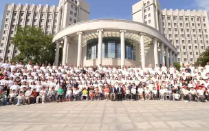 Tải video: “相逢九八，共续风华”｜ 2分钟看完中国人民大学九八级毕业二十周年返校！