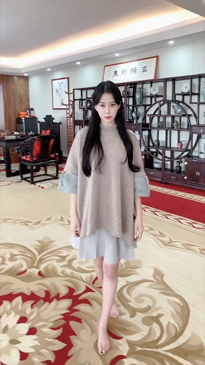 千金大小姐都喜欢光着脚丫难道只是因为客厅大地毯舒服吗