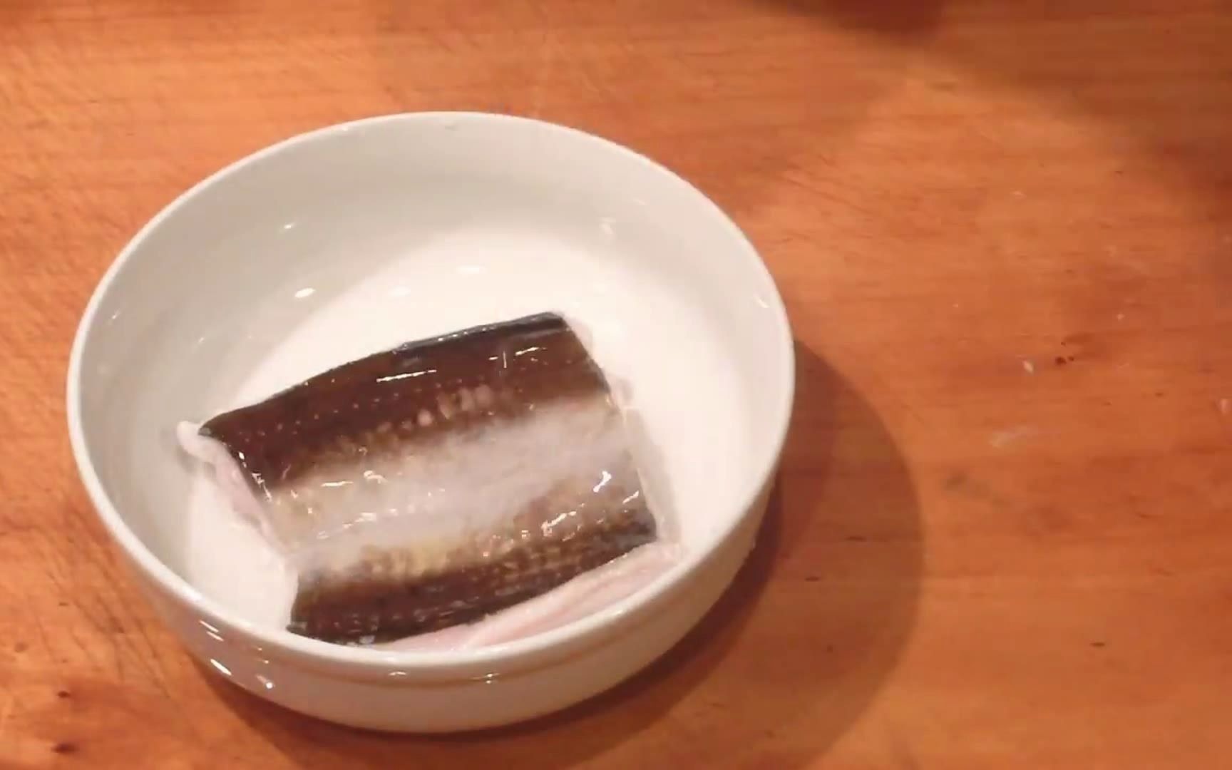 【日料刀工系列】穴子（星康吉鳗）酒蒸，刺身拼盘（乌贼、鲣鱼、斑鰶、醋腌鲭鱼）_哔哩哔哩_bilibili