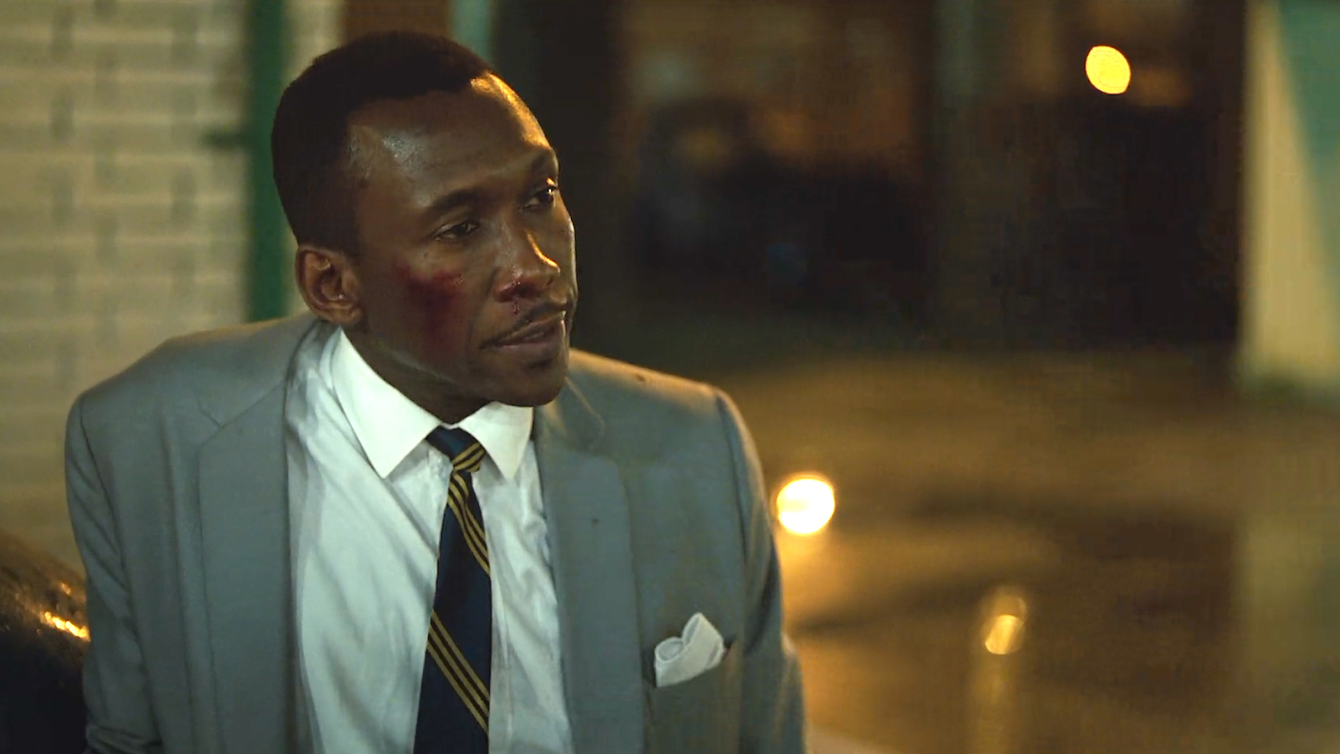 在这世道黑人连出门透气都必须带上保镖太卑微了