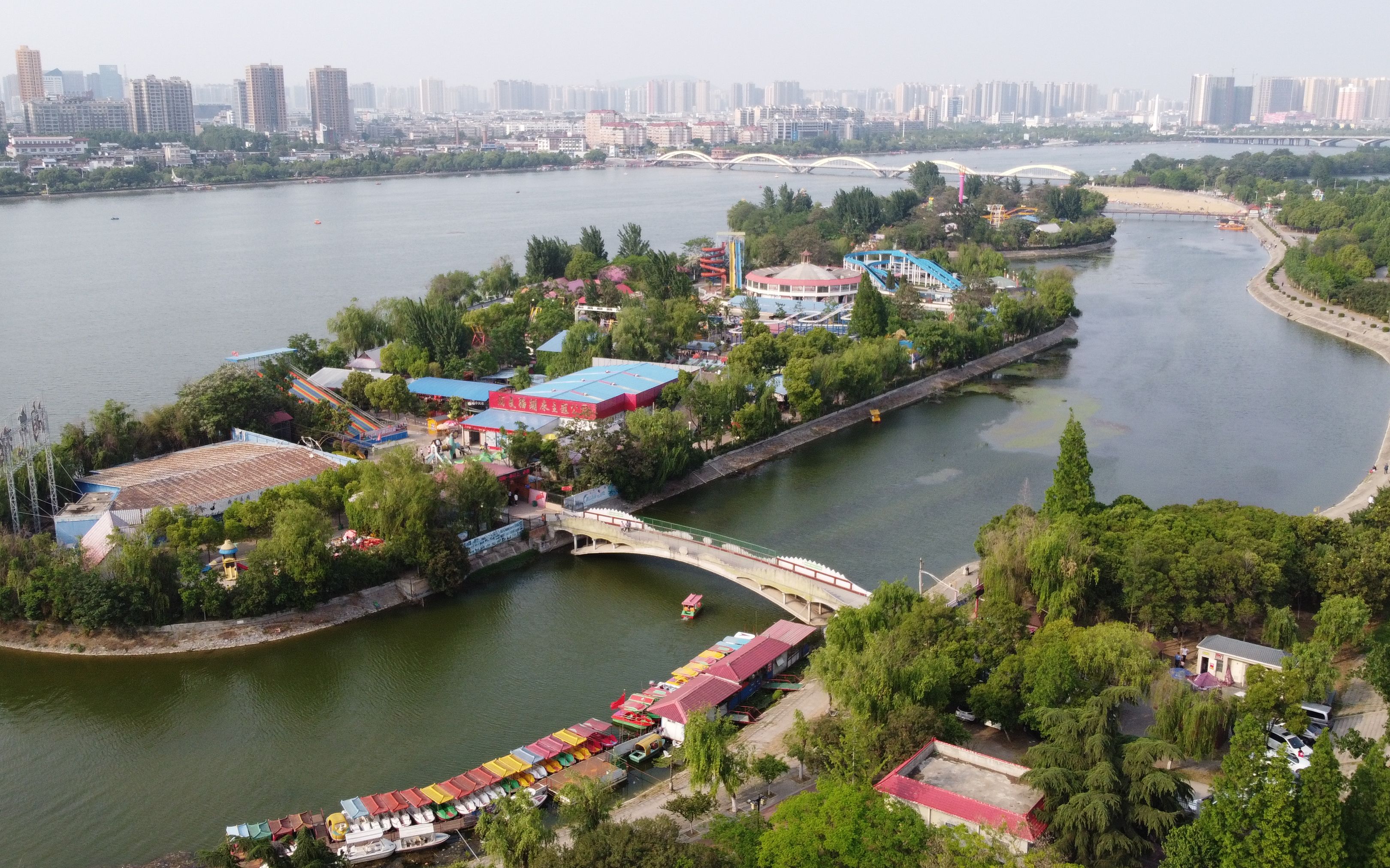 南阳卧龙桥淘气猫-记忆中的游乐场