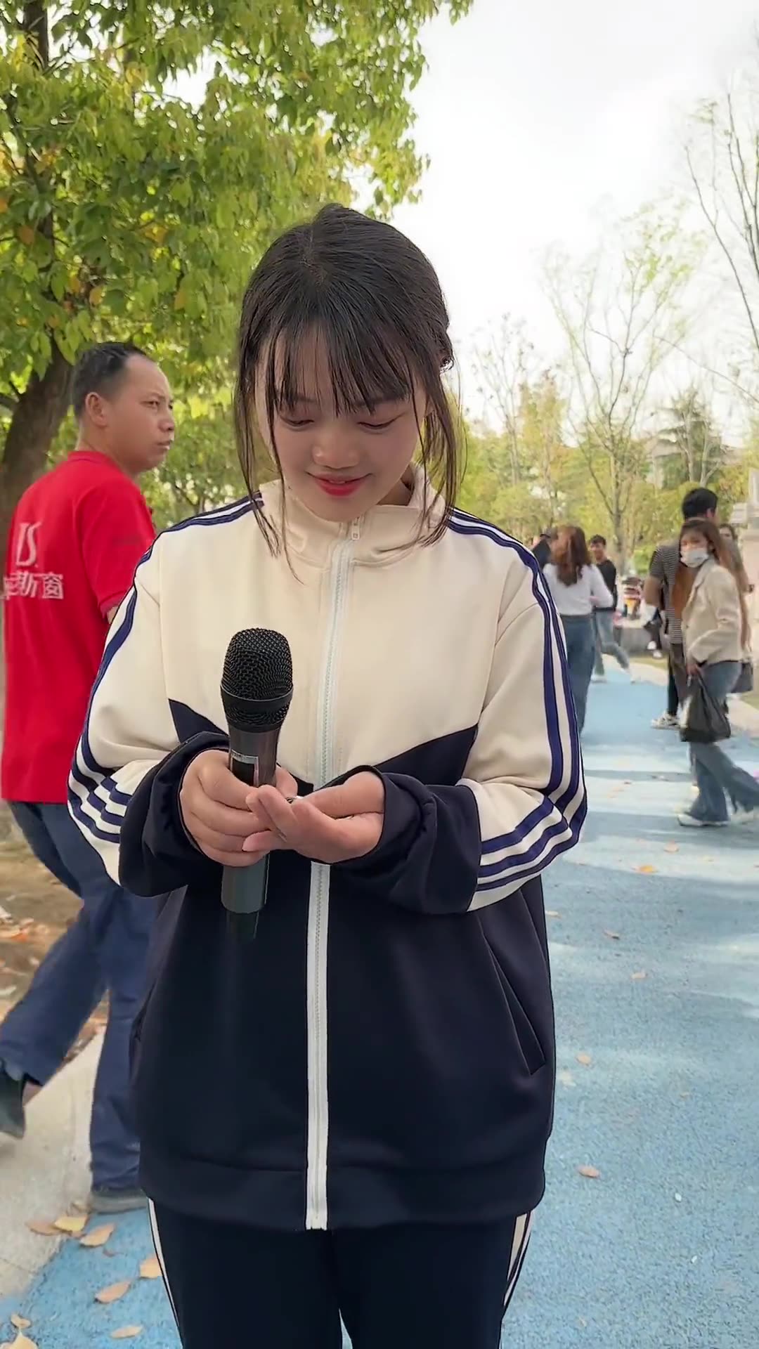 抖音热歌热门音乐音乐户外还没有爱够香香小美丽包开雯尊师包开心