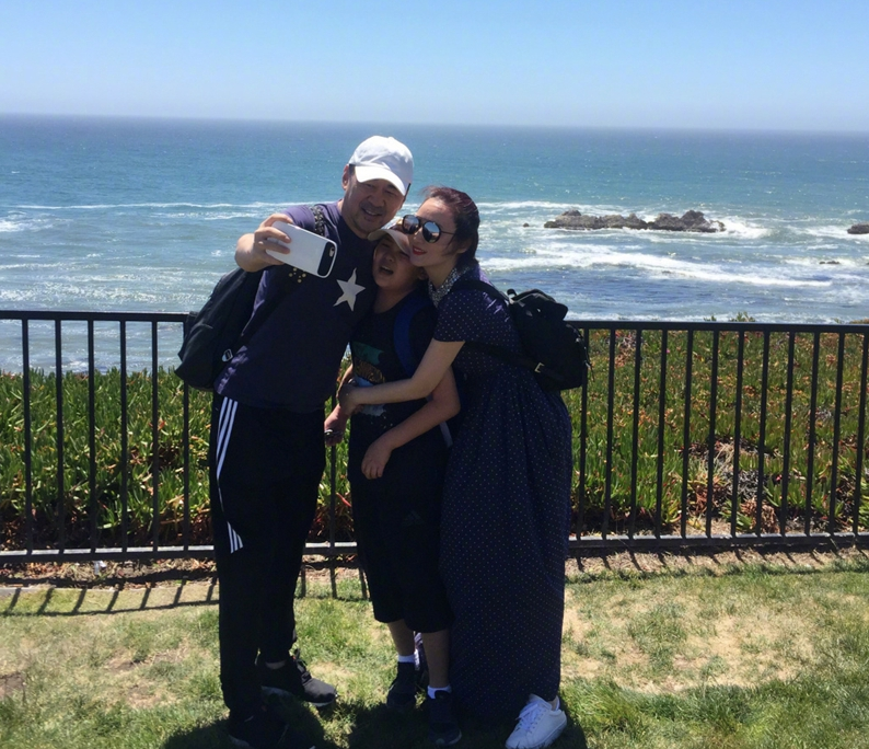 蒋勤勤一家三口勤出游夫妻旅行似情侣约会