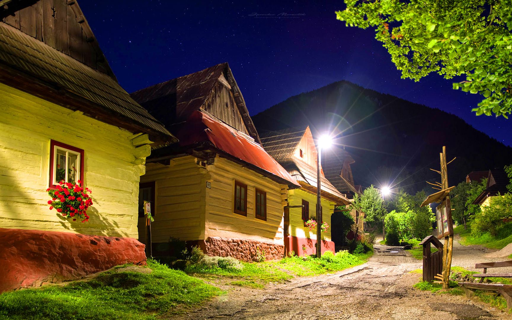 世界上唯一的狼村,因彩色木屋而闻名,现实版的童话世外桃源
