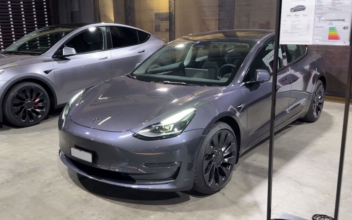 全新银色车漆,2023款特斯拉model y静态展示