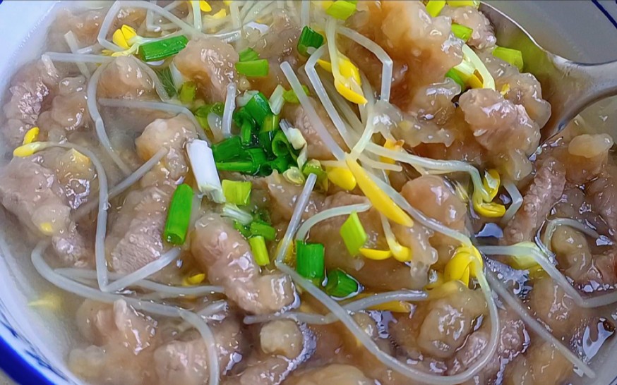 四川传统美食水滑肉,这样做不浑汤不脱粉,晶莹剔透