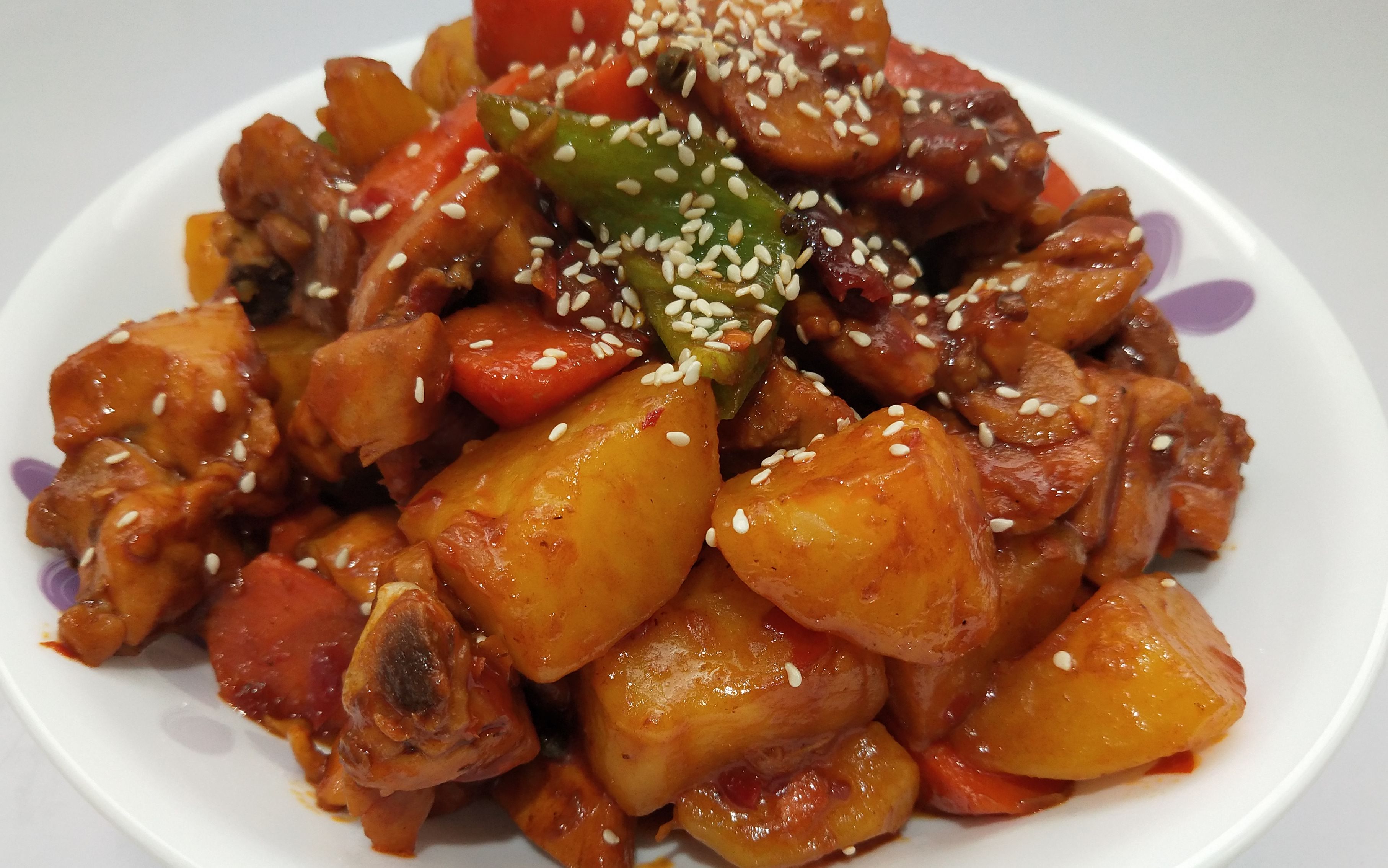 教你个懒人干锅鸡腿的做法,不用过油,肉嫩味美,超级好吃,做法简单!