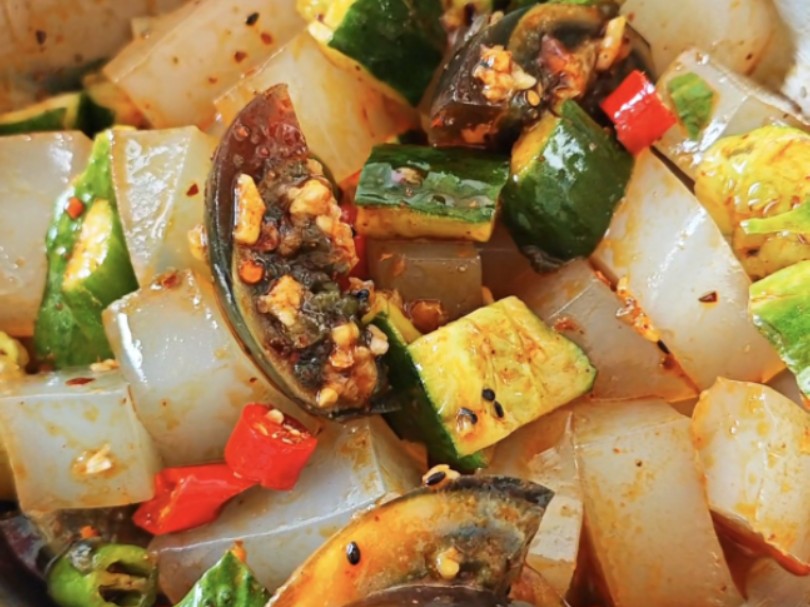 有姐妹说凉粉过了热水更好吃,今天尝试了一下果然不错!