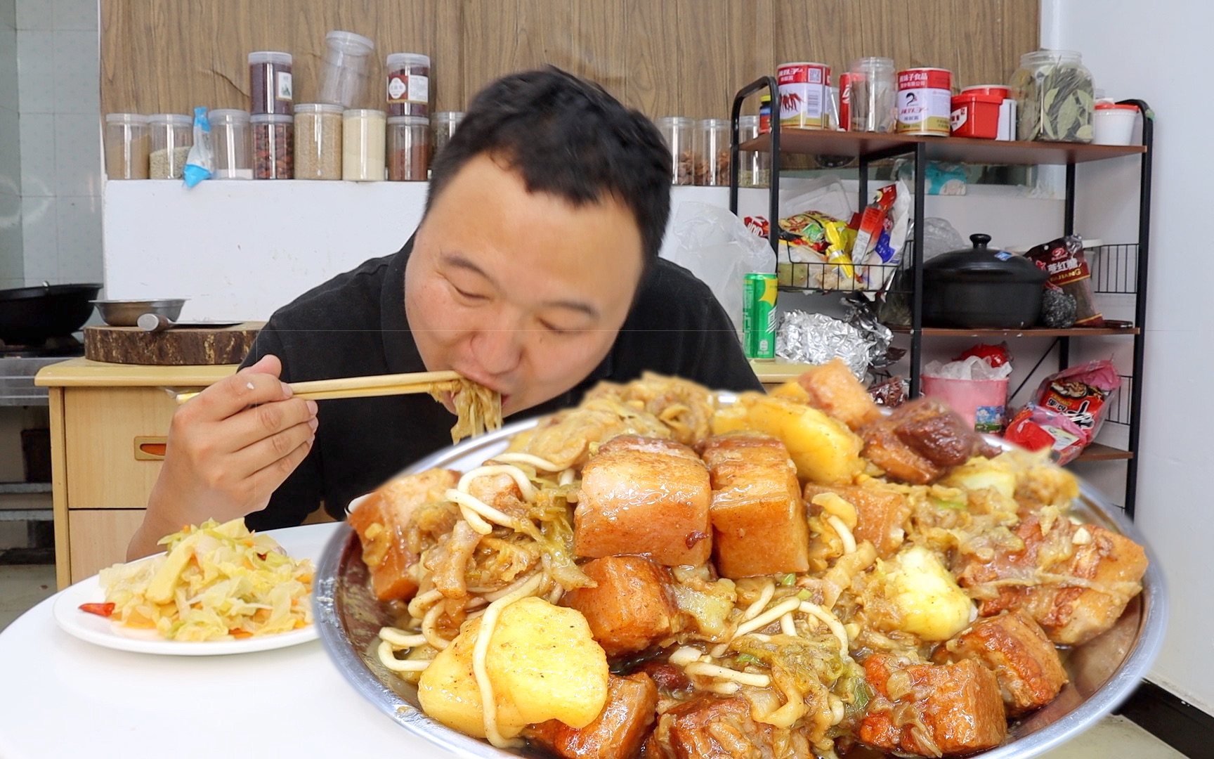 市场买点五花肉,简单做个家常菜,五花肉烩酸菜,配米饭温馨惬意哔哩哔哩bilibili