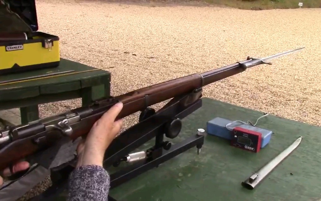 葡萄牙军用栓动弹仓步枪_哔哩哔哩_bilibili