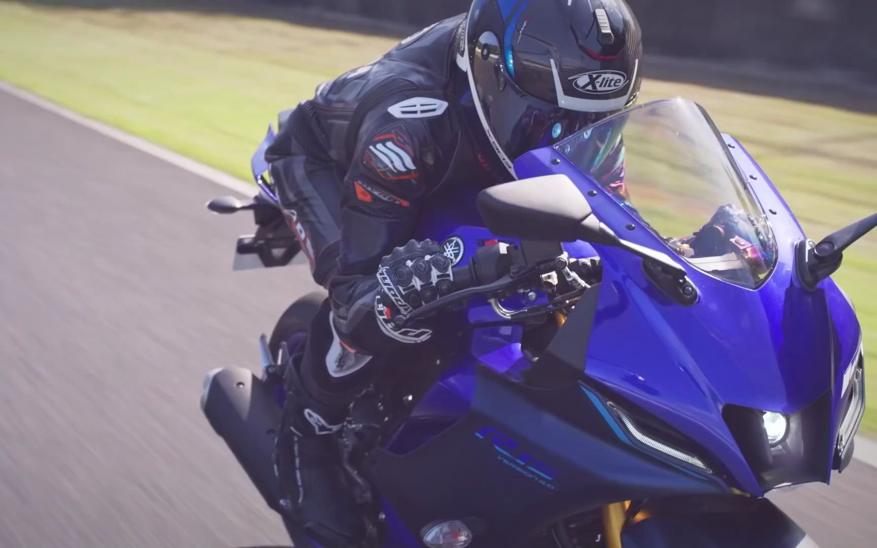 雅马哈 2022 新款 r15 v4.