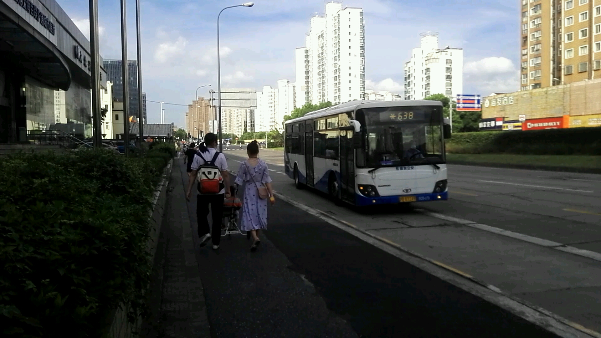 (浦东上南)上海638路公交车张杨路苗圃路进站 进站(利津路巨峰路往