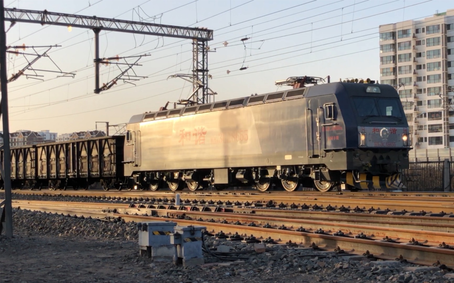 hxd3ca-8655,京局丰段,牵引混编货列由津山线下行驶入张贵庄站,去往