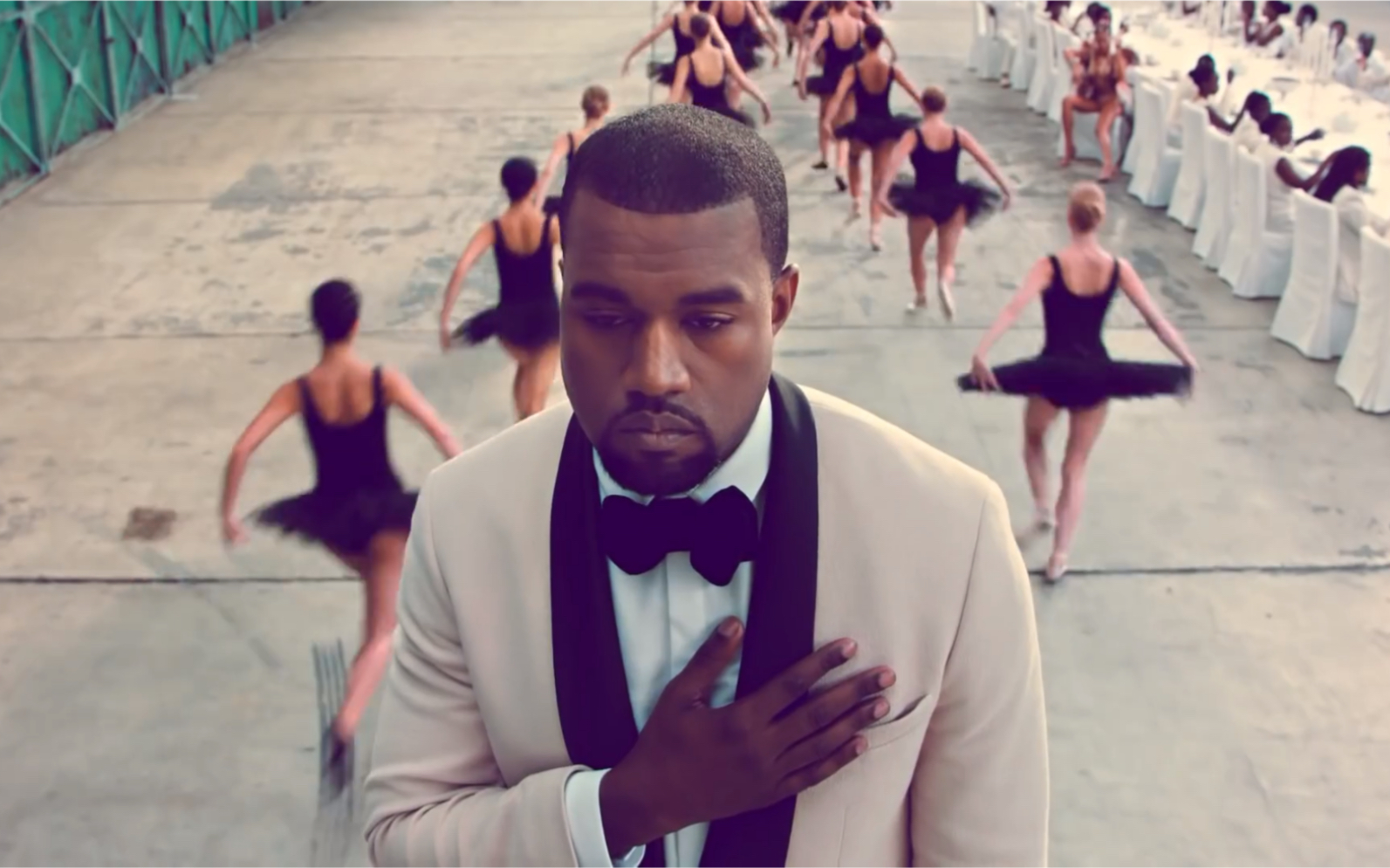 [图]【KanyeWest】【1080P】Runaway 电影Mv