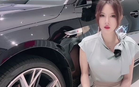 奥迪4S店美女讲车83哔哩哔哩bilibili