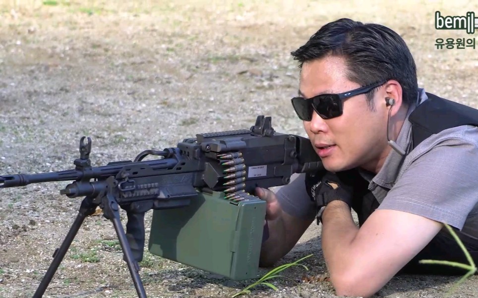 韩国新型k-15机枪