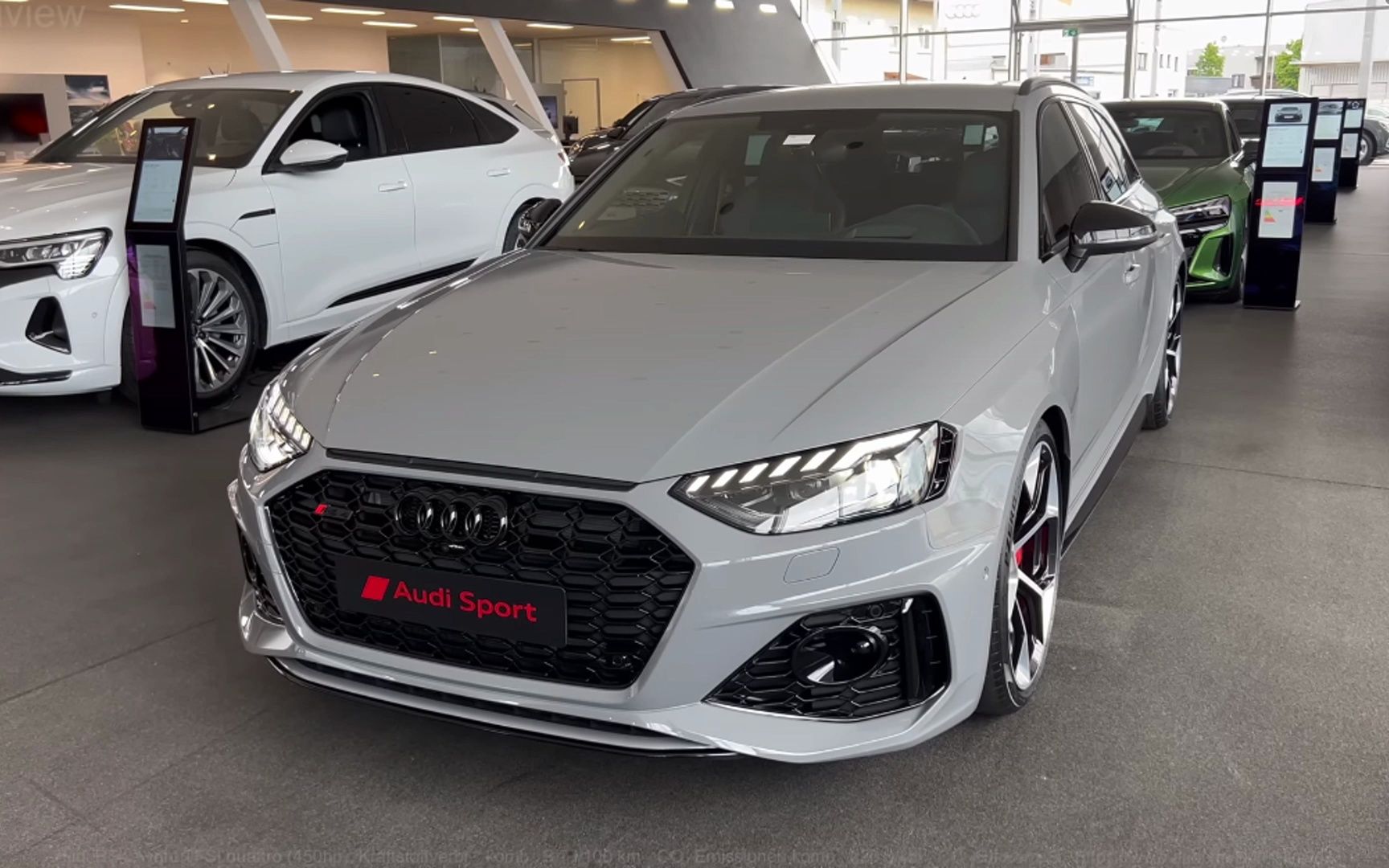 普通奥迪a4高仿rs4改装花费不到1万,看起来十分运动,反正开出去路人也