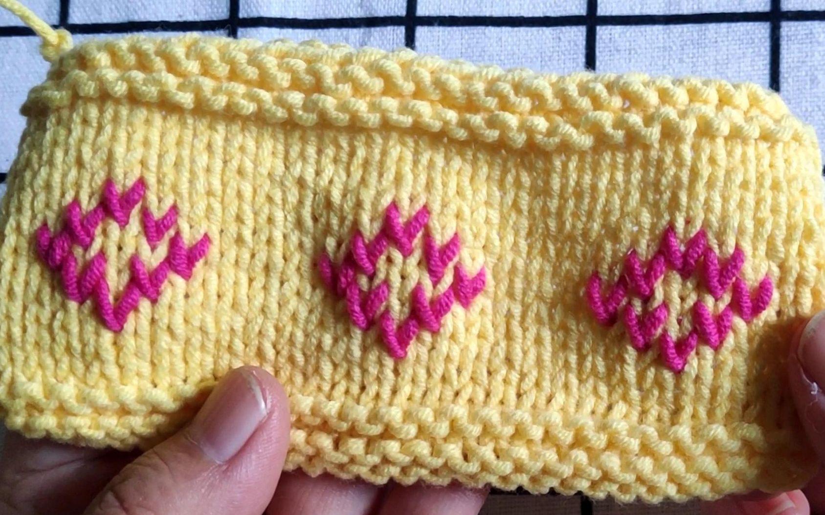 一种平针上绣图案的方法简单易学适合编织各种款式的平针毛衣