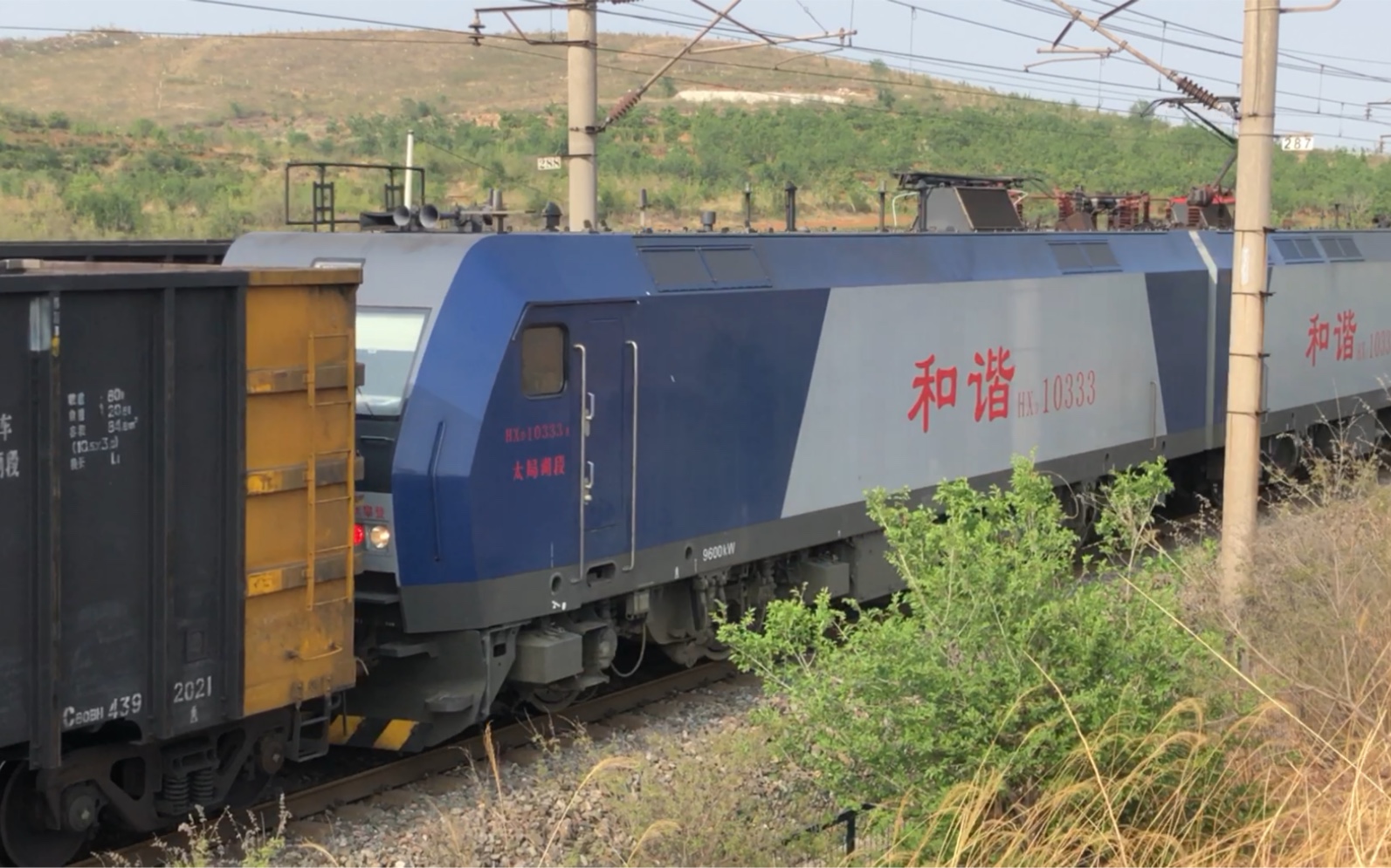 hxd1-0317 hxd1-0333,太局湖段,牵引两万吨重载空车由大秦线上行回送