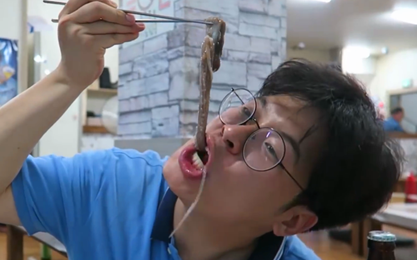 活吃章鱼韩国人最黑暗的活吃章鱼你真的敢挑战吗