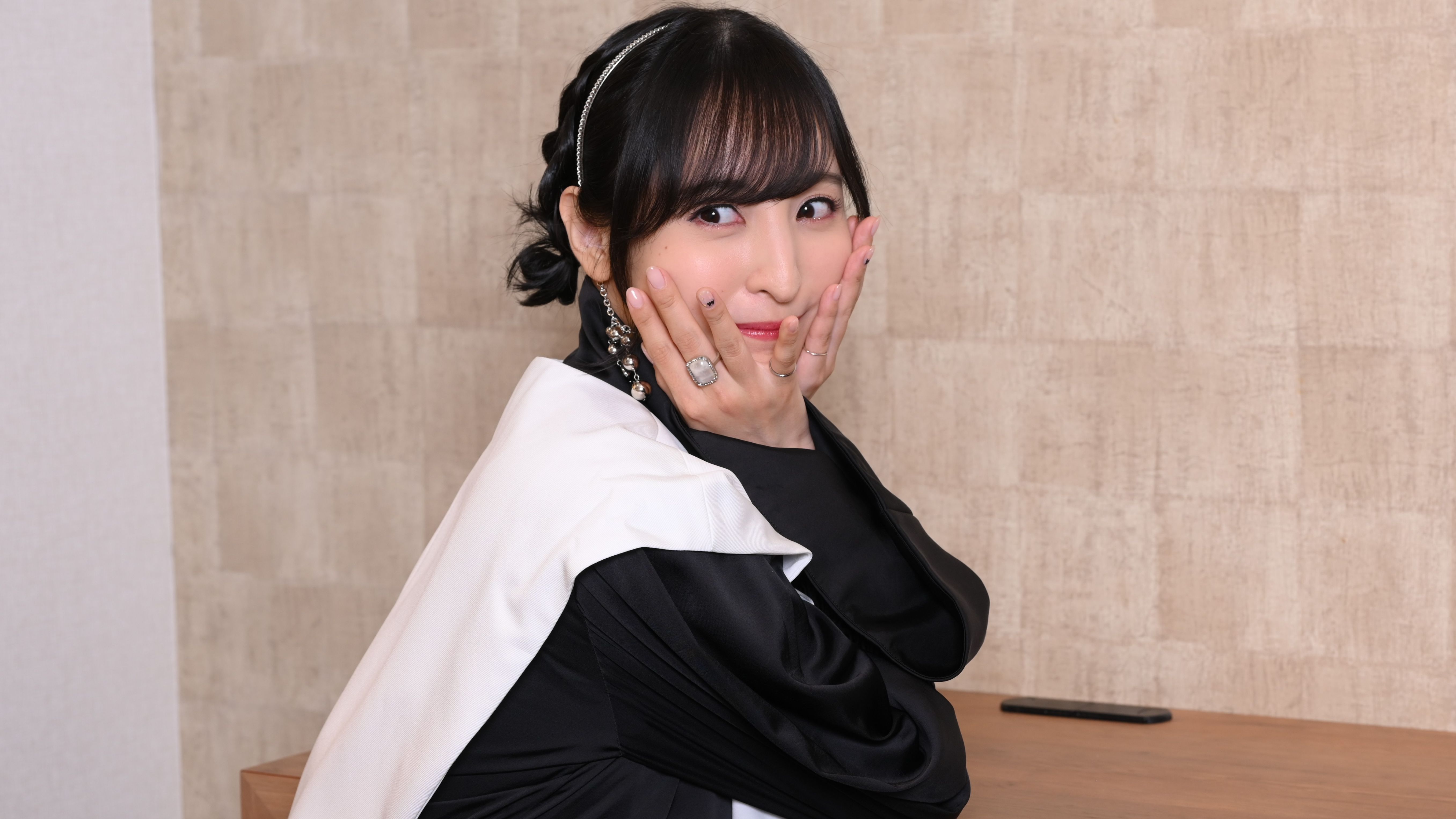 对松冈在节目中谈论自己而感到惊讶的佐仓绫音