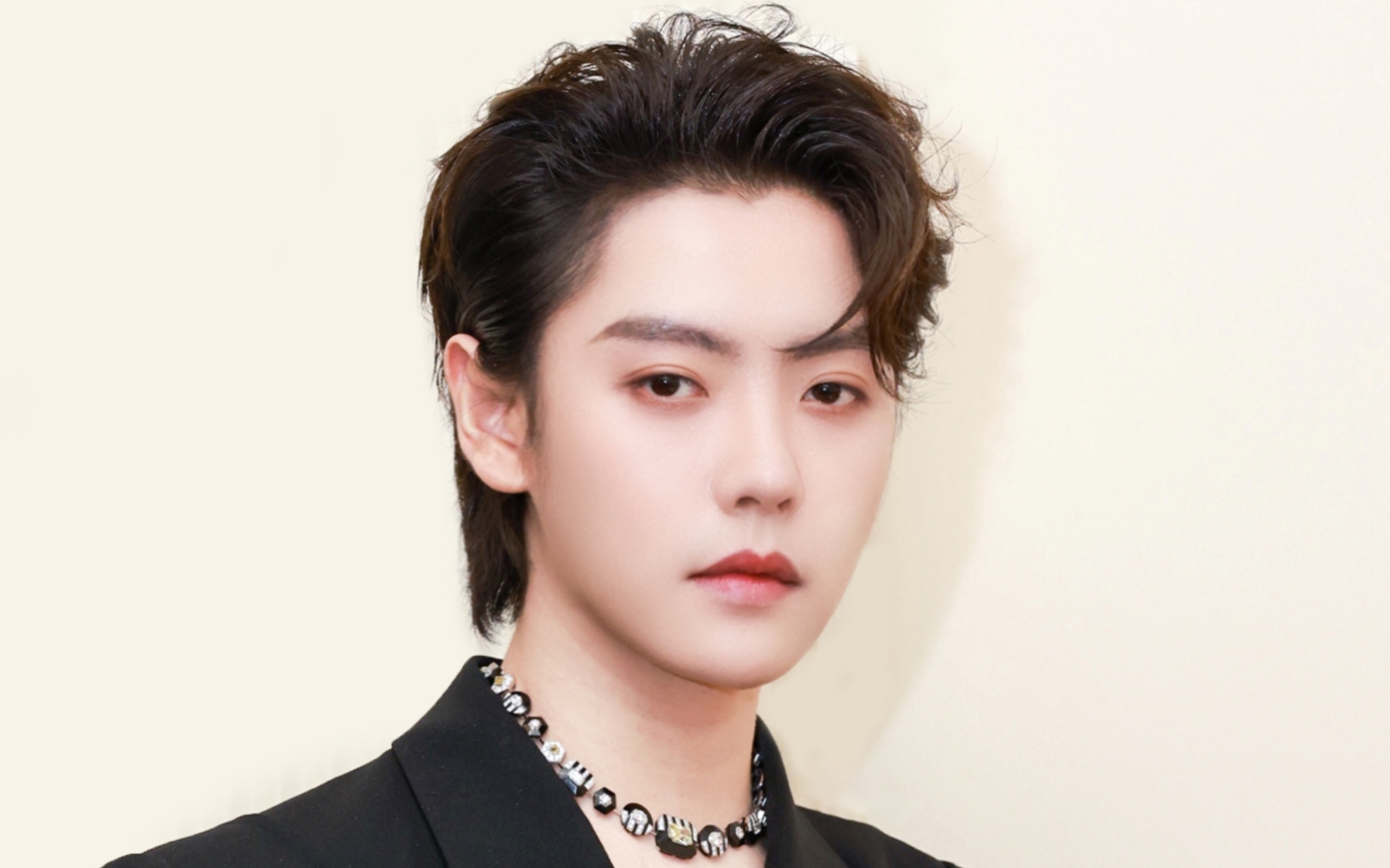 一大波美丽的梁梁来袭/肖宇梁美少年