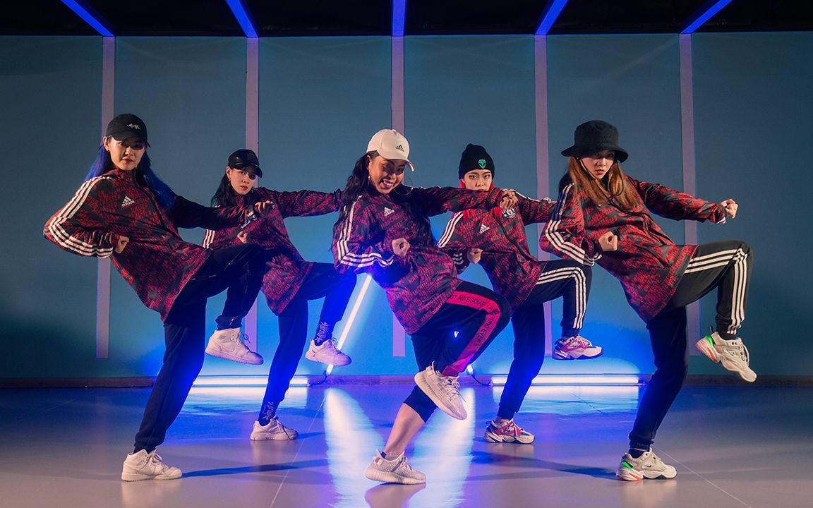 单色舞蹈黑怕帅气妹子编舞backinitup