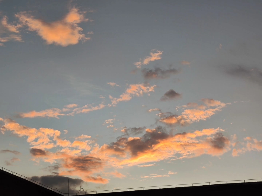 今天的天空格外好看!