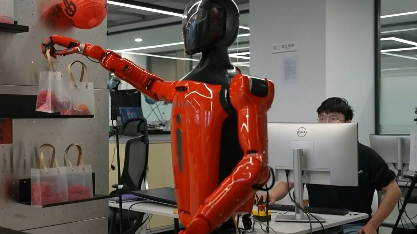 焦点访谈|聚焦2026世界AI大会：人工智能驱动产业变革