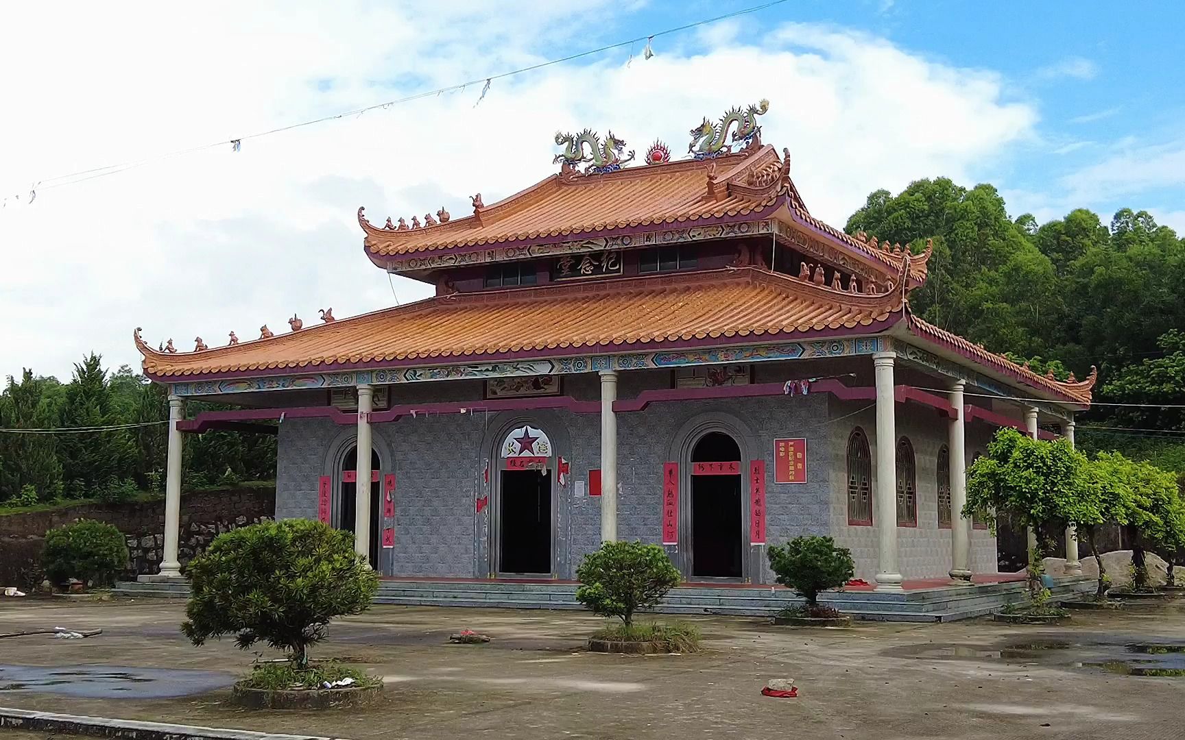 参观王连长纪念堂,之后来到禁毒第一村-博社村