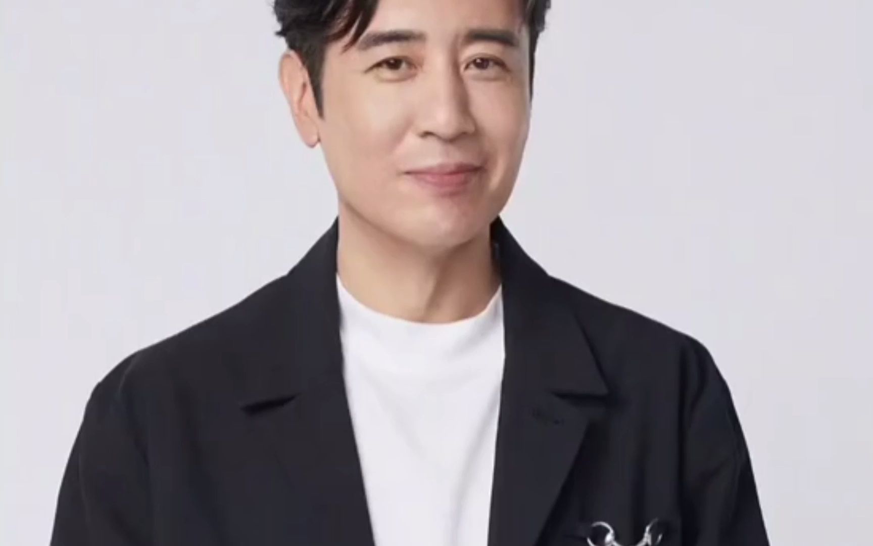 于和伟接着奏乐接着舞 笑不活了,于和伟老师也太有梗了吧,不仅现场